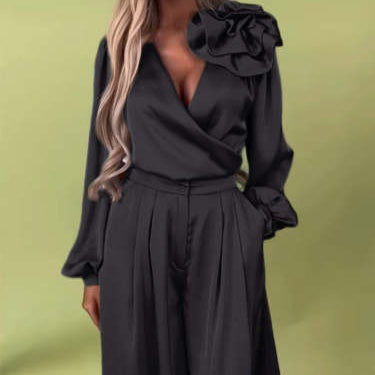 Elegant Jumpsuit with Flower